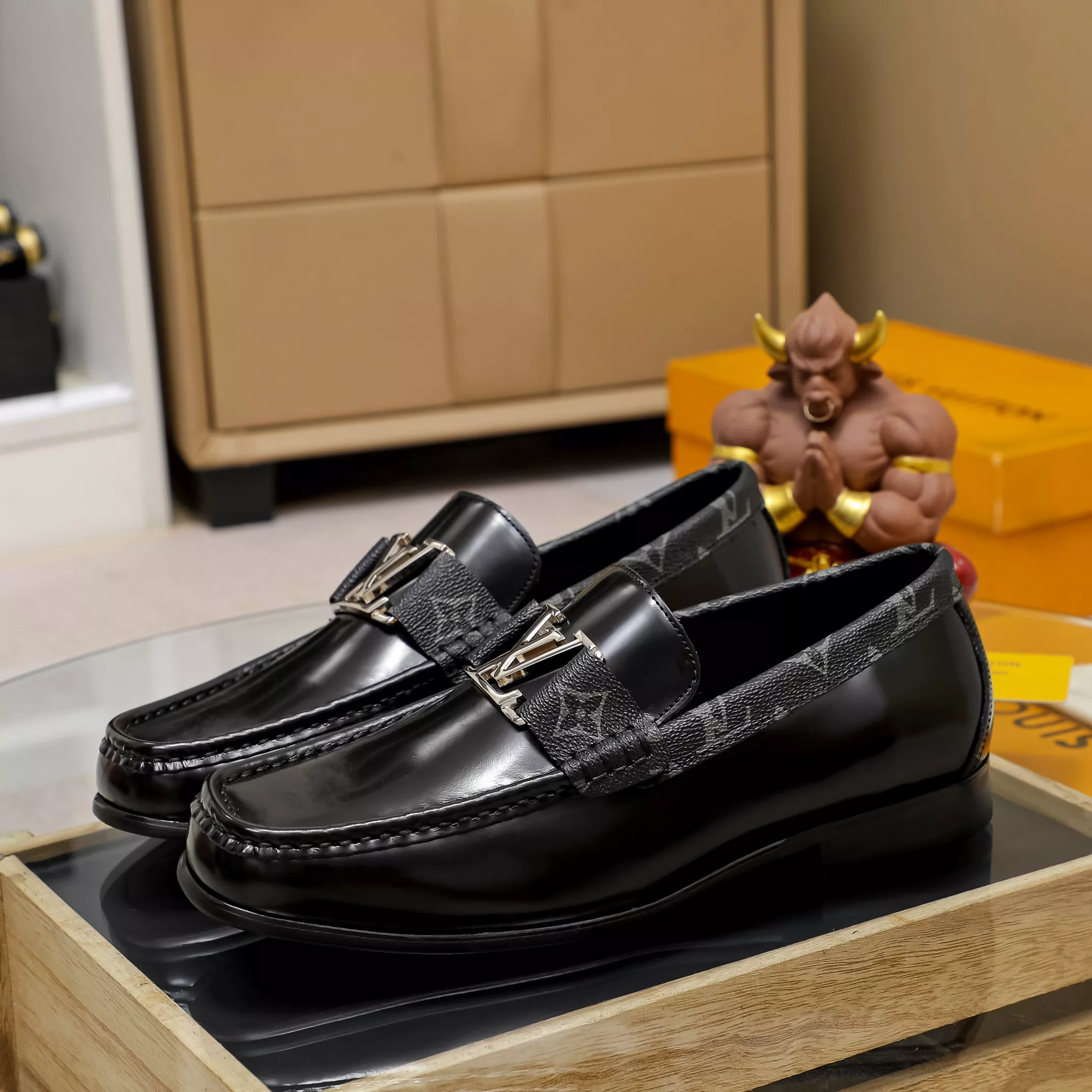 Vibrant 8875 Louis Vuitton LV Oxfords Shoes For Men