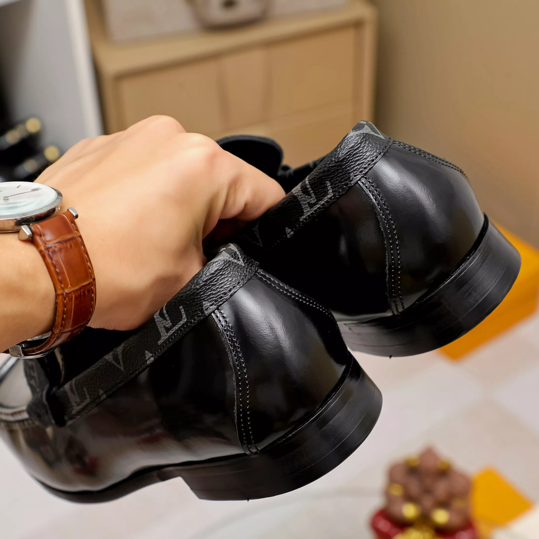 Vibrant 8875 Louis Vuitton LV Oxfords Shoes For Men