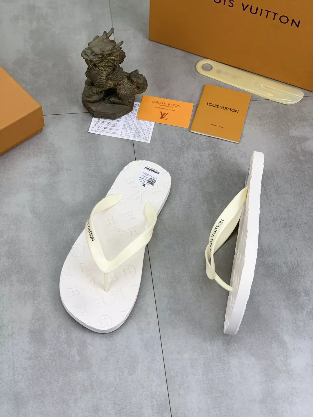 Vibrant 8926 Louis Vuitton Slippers For Men