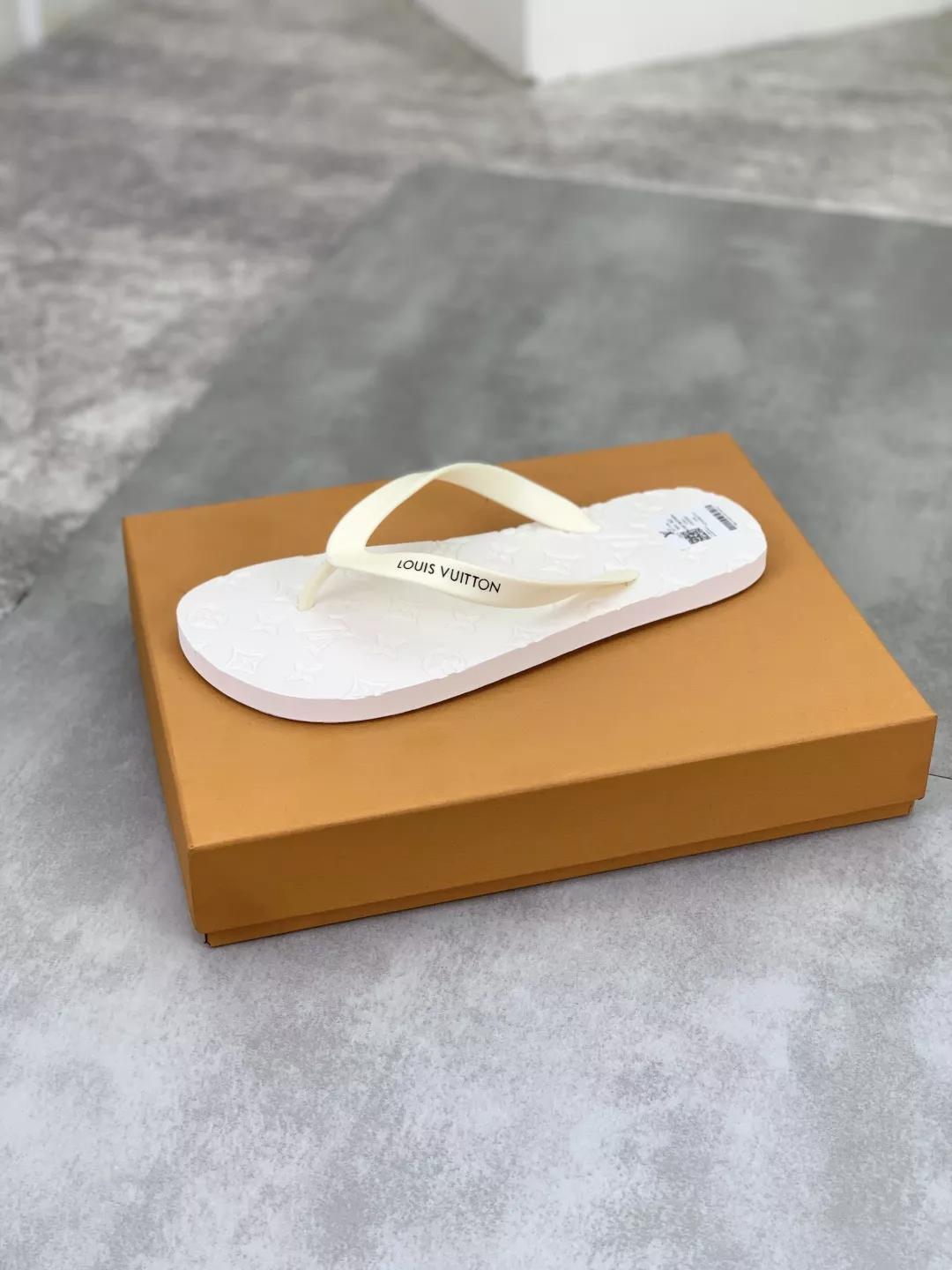 Vibrant 8926 Louis Vuitton Slippers For Men