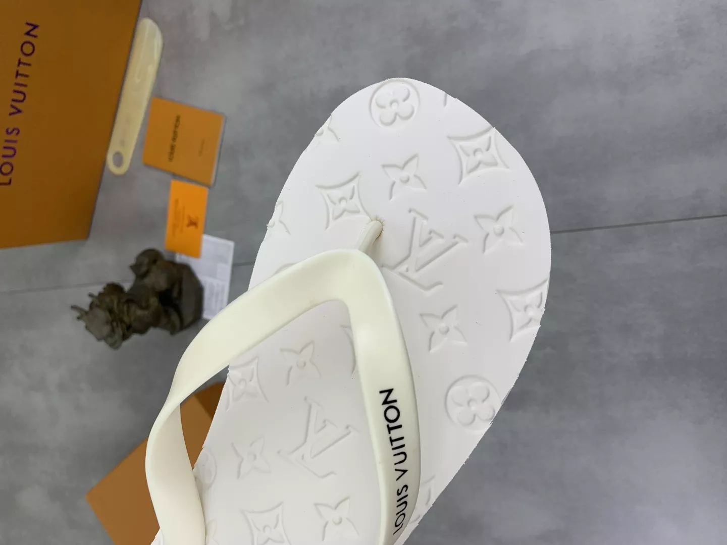 Vibrant 8926 Louis Vuitton Slippers For Men