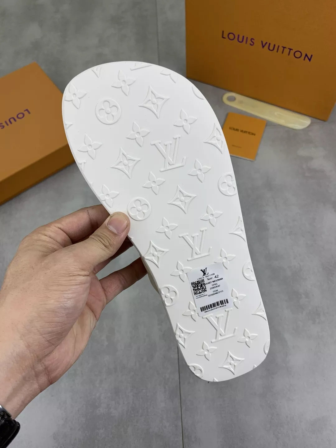 Vibrant 8926 Louis Vuitton Slippers For Men