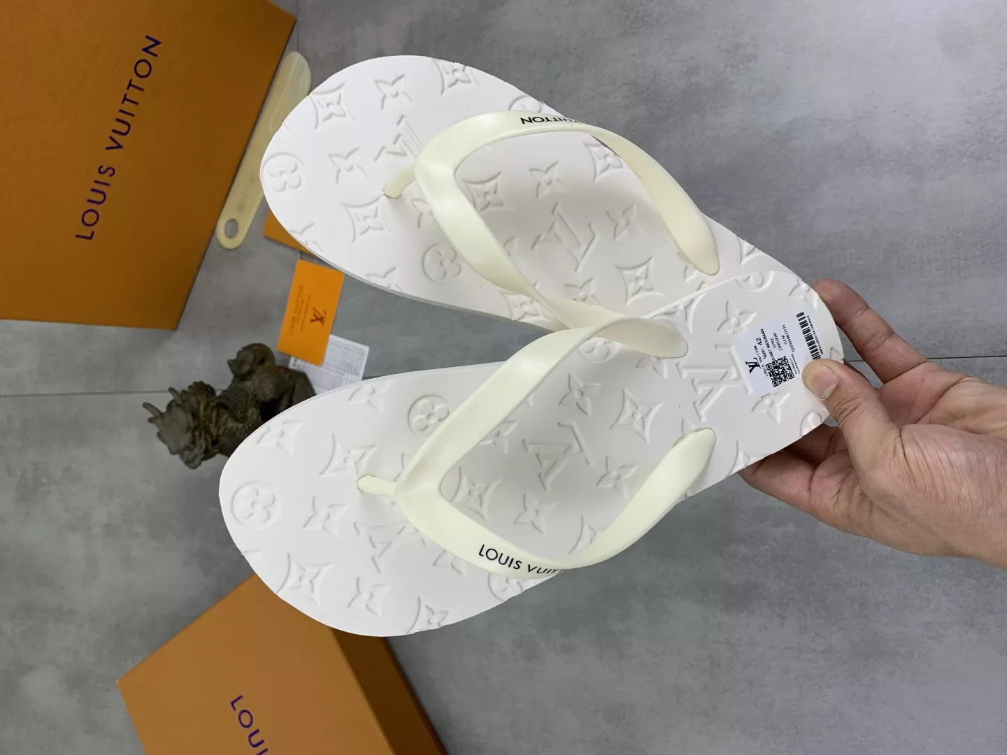 Vibrant 8926 Louis Vuitton Slippers For Men