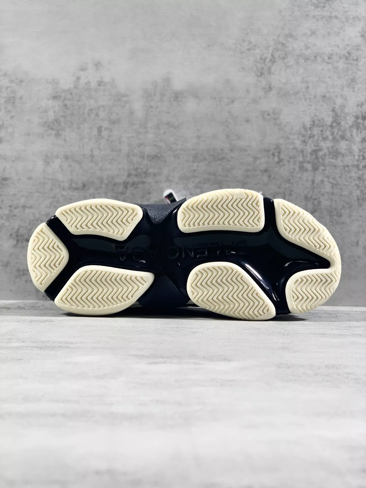 Vibrant 8996 Balenciaga Casual Shoes For Men