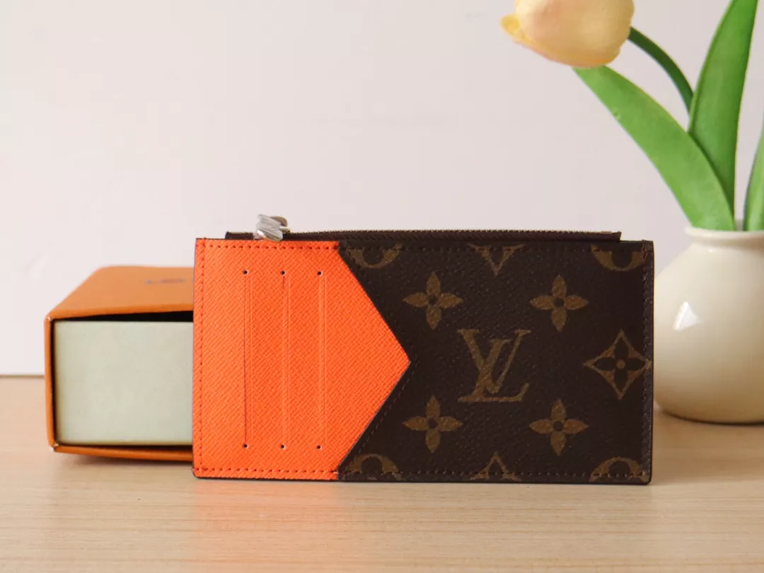Vibrant 9051 Louis Vuitton LV Card Case