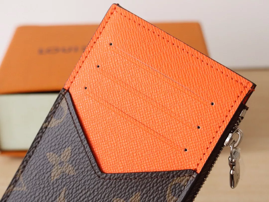 Vibrant 9051 Louis Vuitton LV Card Case