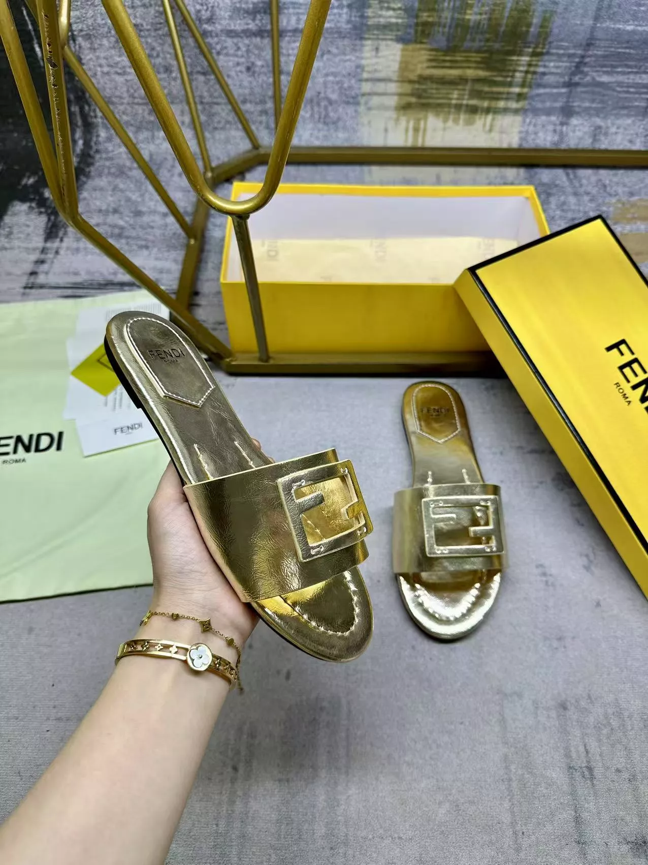 Vibrant 9416 Fendi Slippers For Women