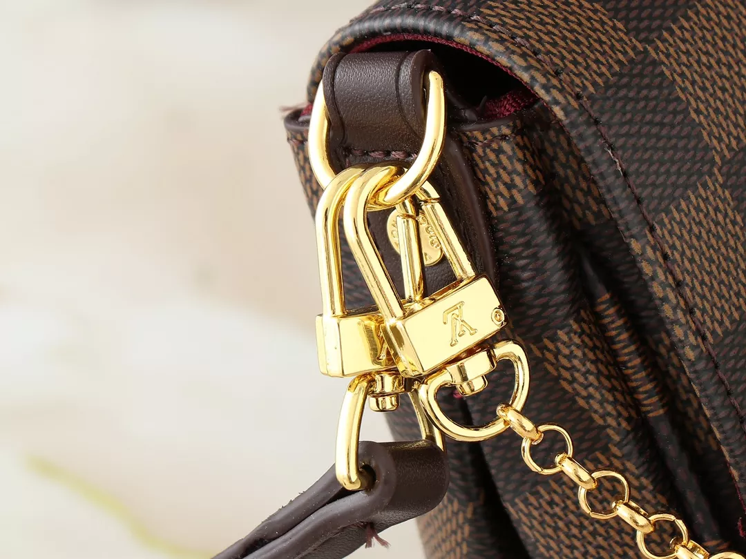 Vibrant 9610 Louis Vuitton Messenger Bags For Women