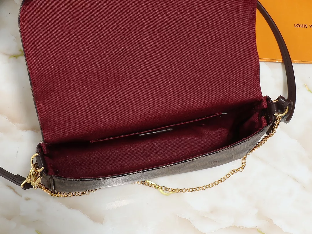 Vibrant 9610 Louis Vuitton Messenger Bags For Women