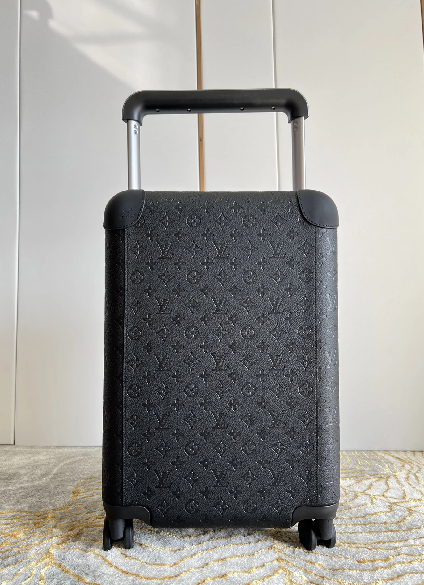 Vibrant 9928 Louis Vuitton Luggage