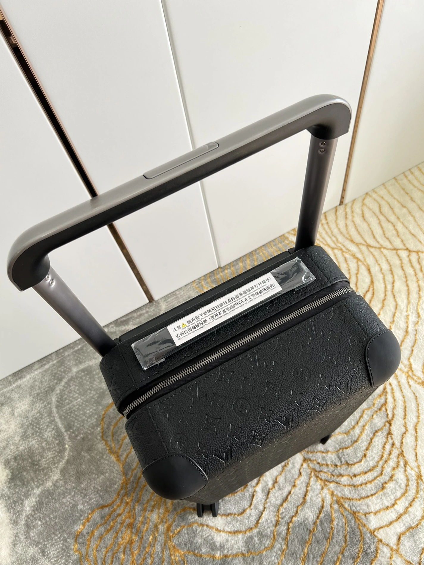 Vibrant 9928 Louis Vuitton Luggage