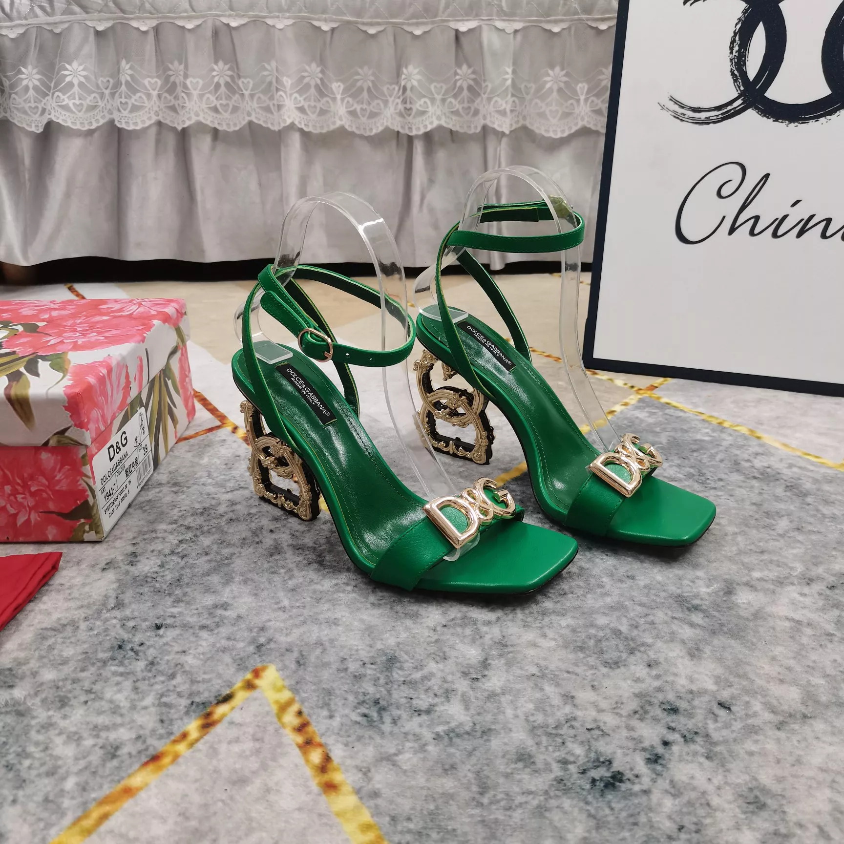 WellDesigned 1002 Dolce & Gabbana D&G Sandal For Women