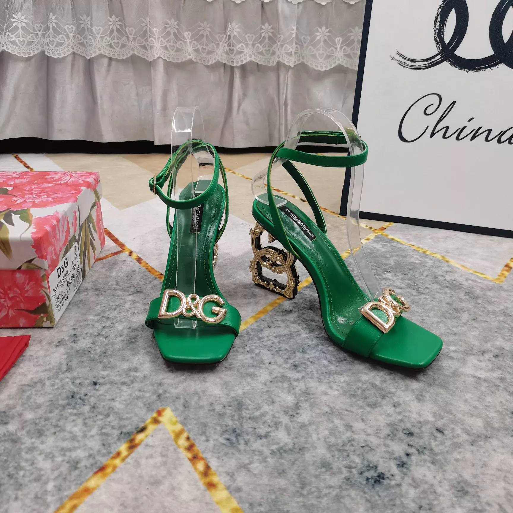 WellDesigned 1002 Dolce & Gabbana D&G Sandal For Women