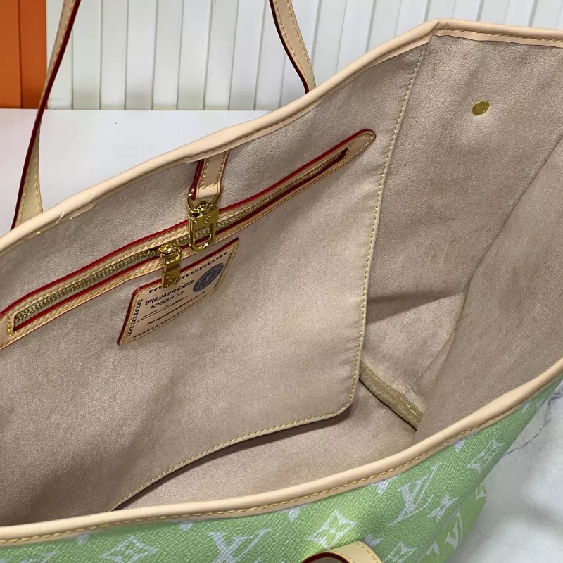 WellDesigned 1021 Louis Vuitton AAA Quality Shoulder Bags For Women