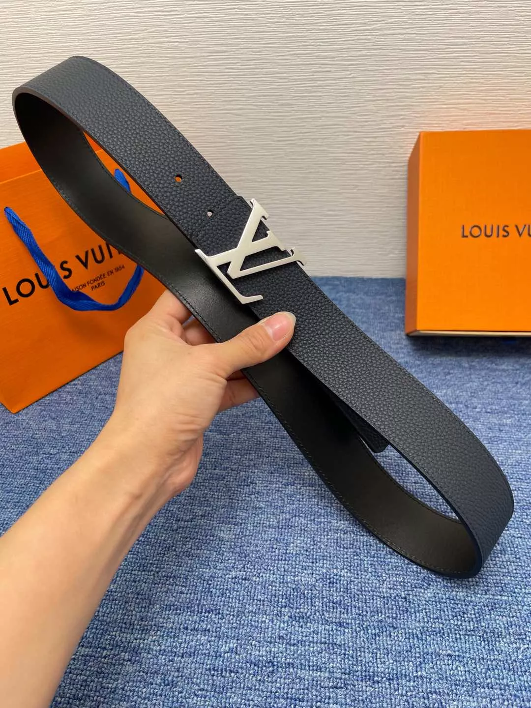 WellDesigned 1073 Louis Vuitton AAA Quality Belts In 4.0cm For Men