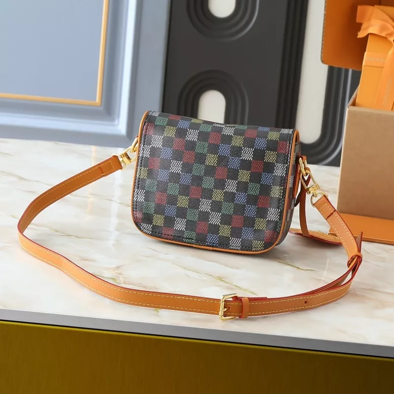 WellDesigned 1212 Louis Vuitton Messenger Bags
