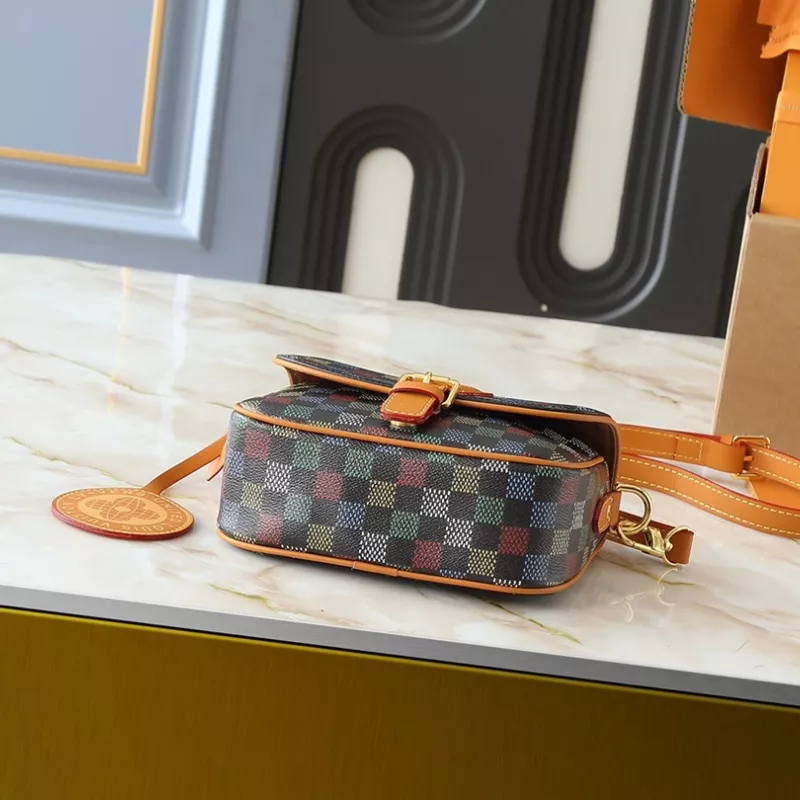 WellDesigned 1212 Louis Vuitton Messenger Bags