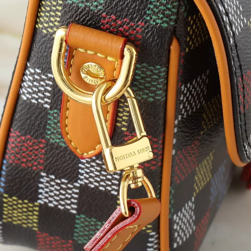 WellDesigned 1212 Louis Vuitton Messenger Bags