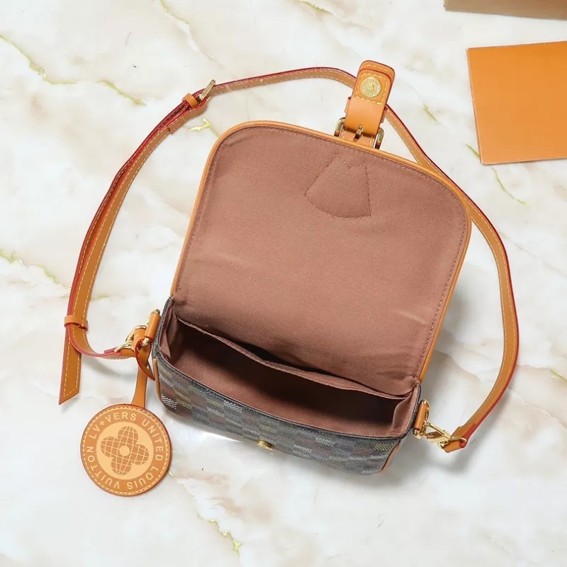 WellDesigned 1212 Louis Vuitton Messenger Bags