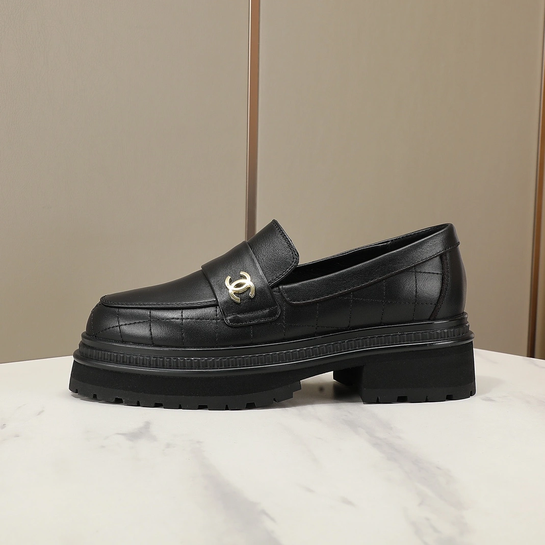 WellDesigned 1299 Chanel Leather Shoes For Women