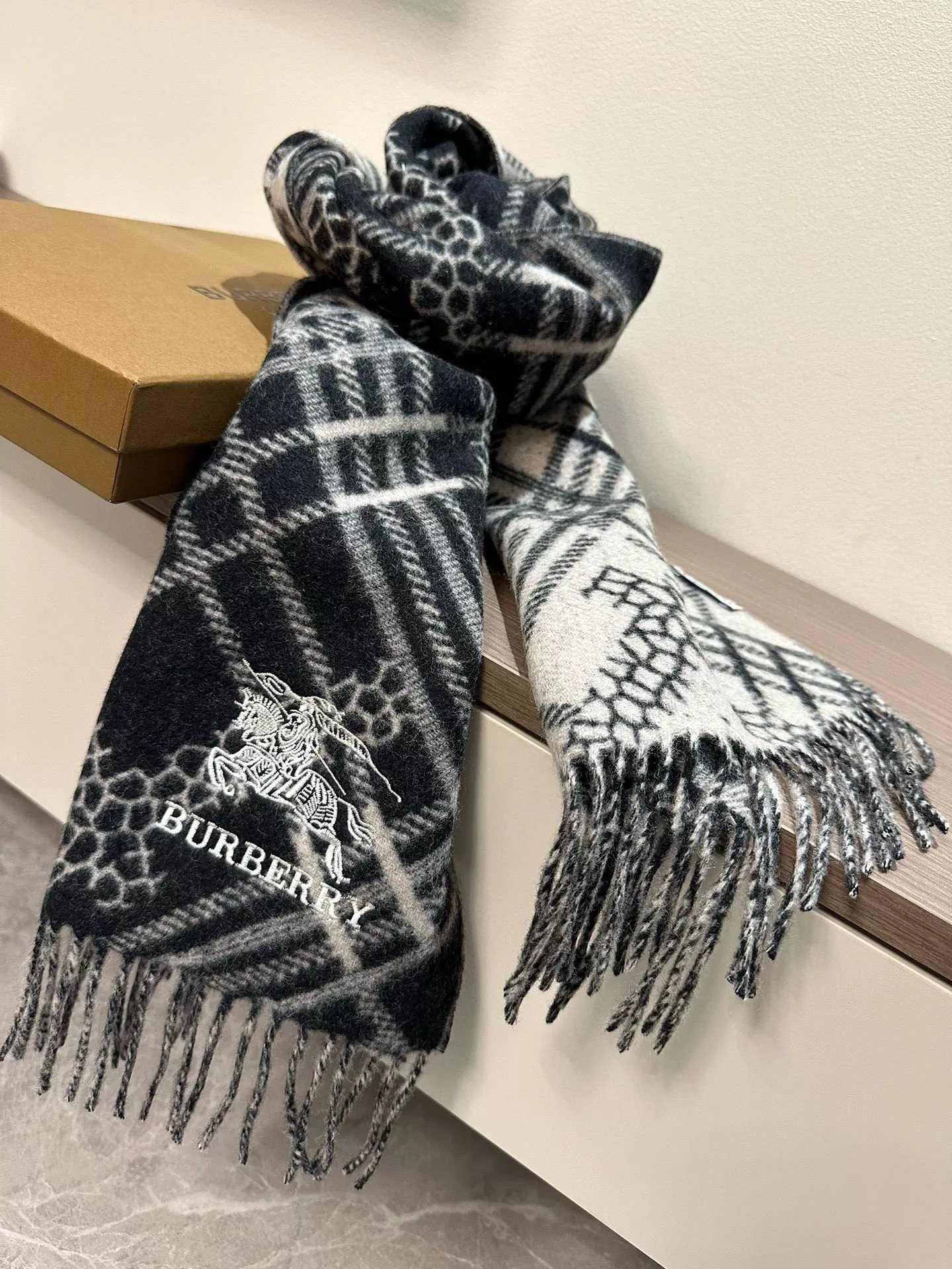 WellDesigned 1643 Burberry Scarf For Women