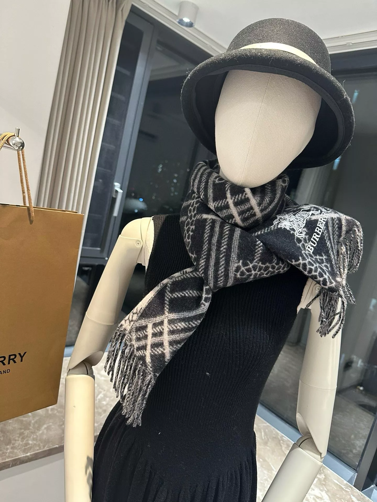 WellDesigned 1643 Burberry Scarf For Women