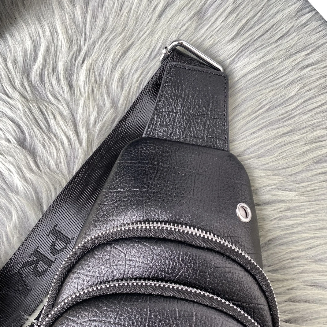 WellDesigned 167 Prada AAA Man Messenger Bags