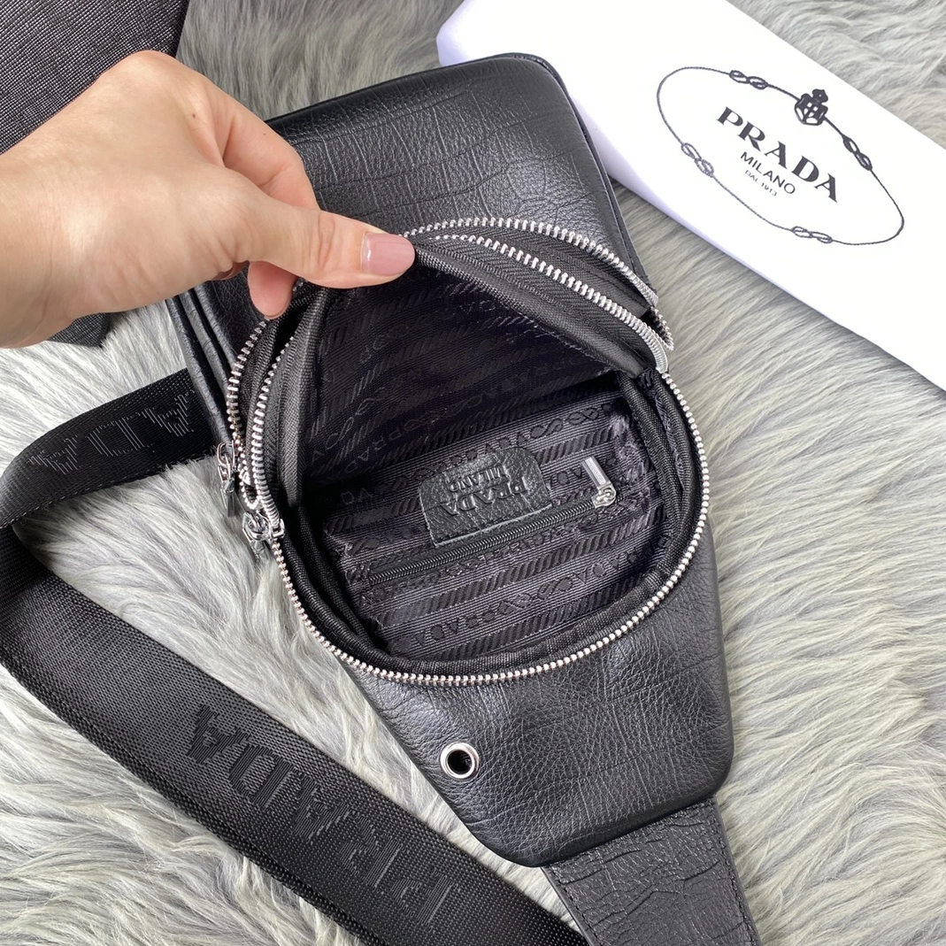 WellDesigned 167 Prada AAA Man Messenger Bags