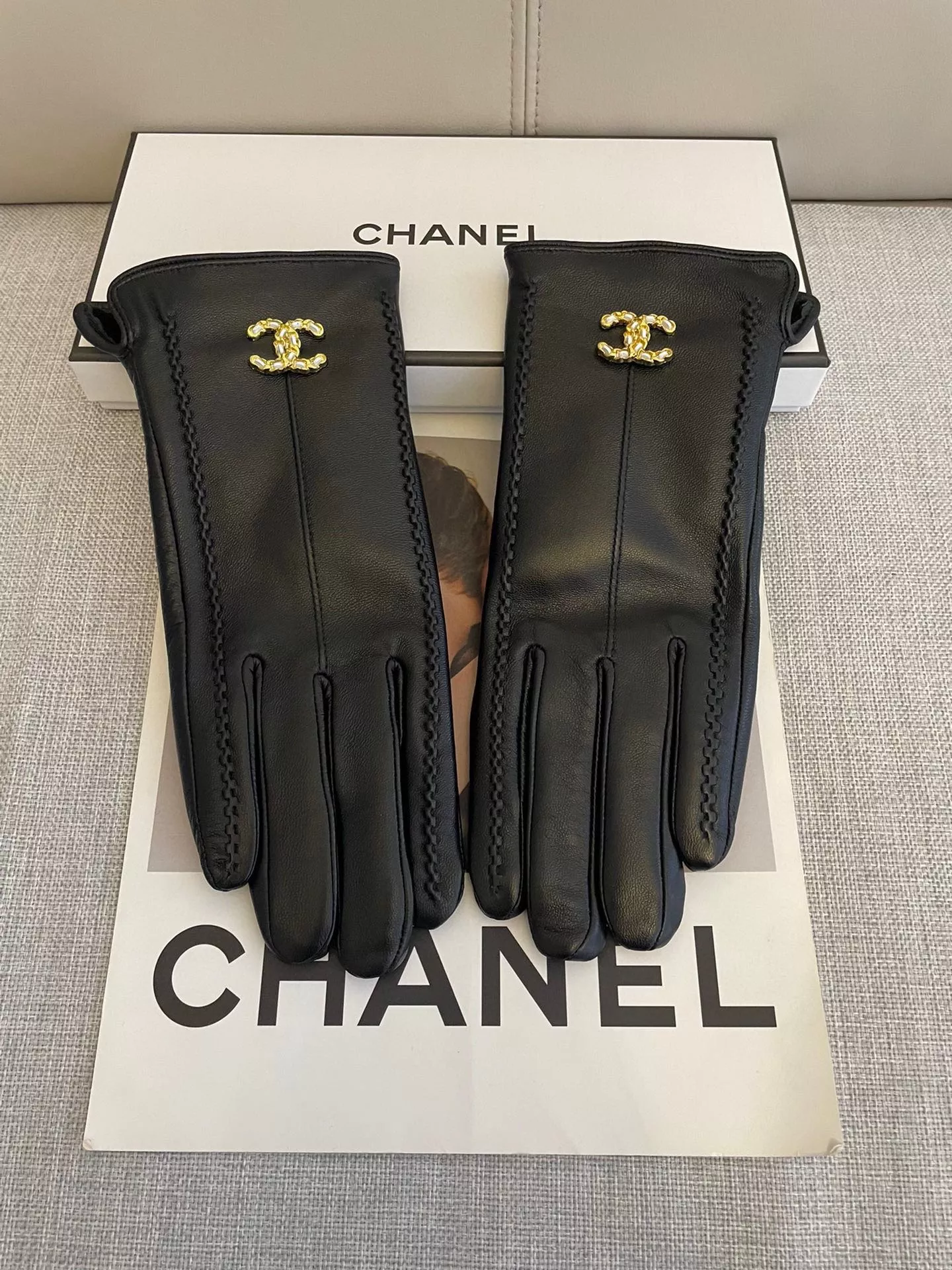 WellDesigned 1858 Chanel Gloves For Women