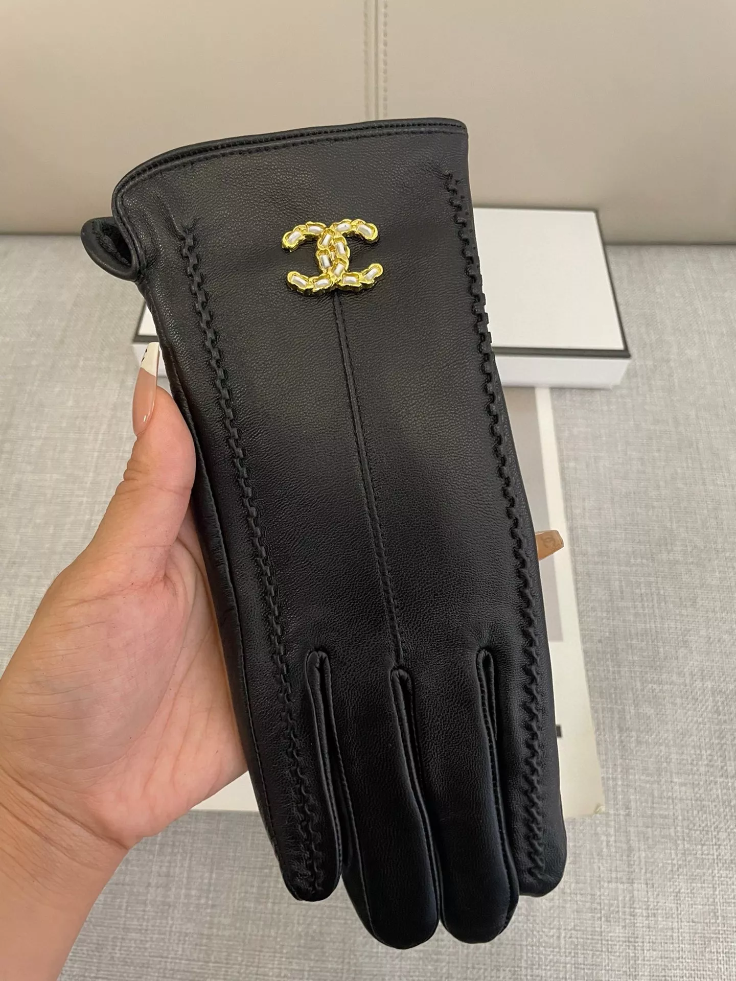 WellDesigned 1858 Chanel Gloves For Women
