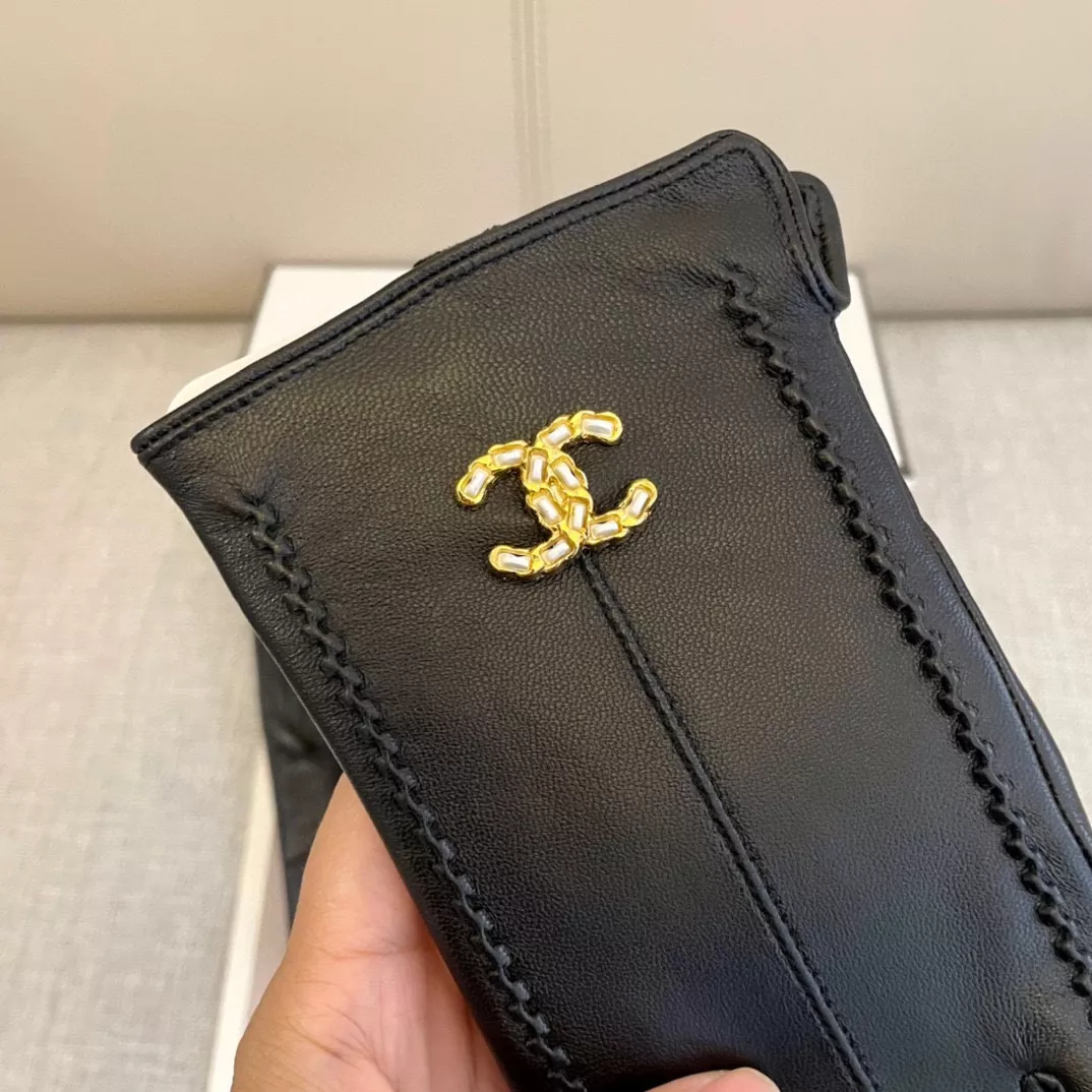 WellDesigned 1858 Chanel Gloves For Women