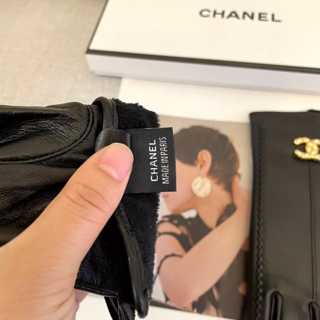 WellDesigned 1858 Chanel Gloves For Women