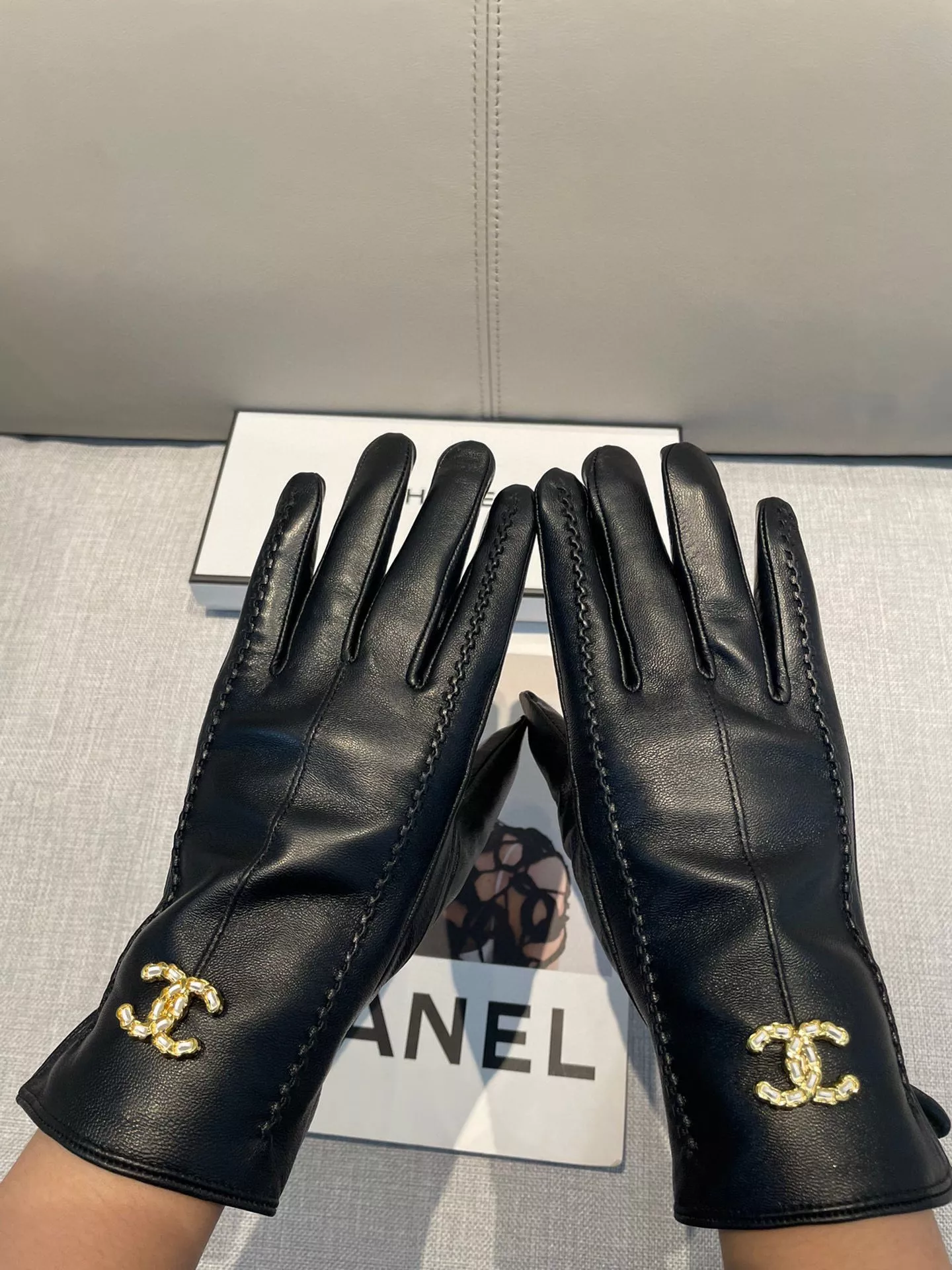 WellDesigned 1858 Chanel Gloves For Women