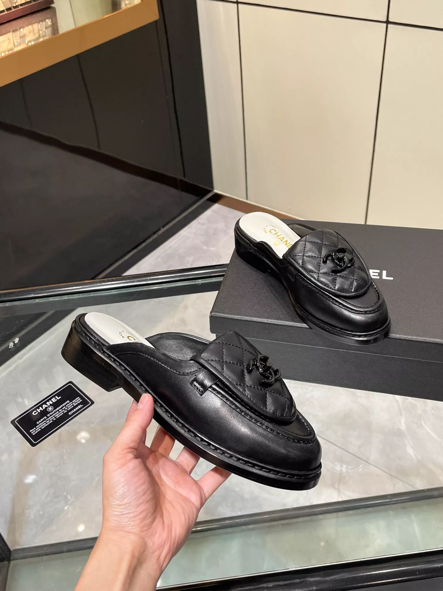 WellDesigned 1880 Chanel Slippers For Women