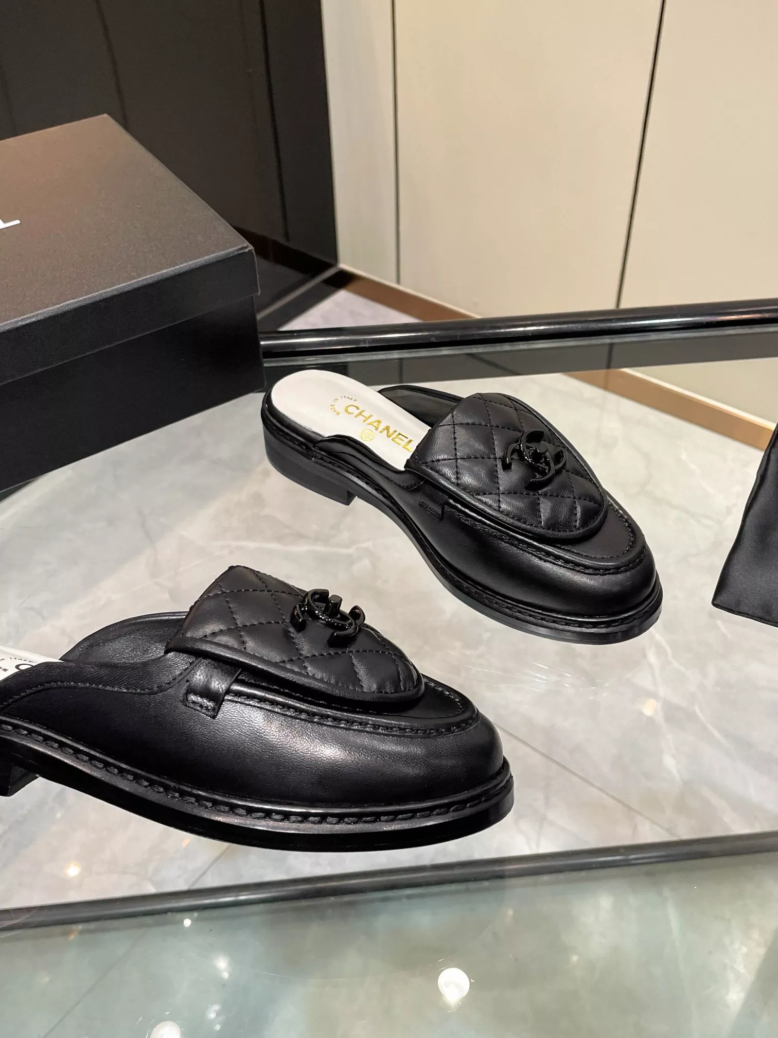 WellDesigned 1880 Chanel Slippers For Women
