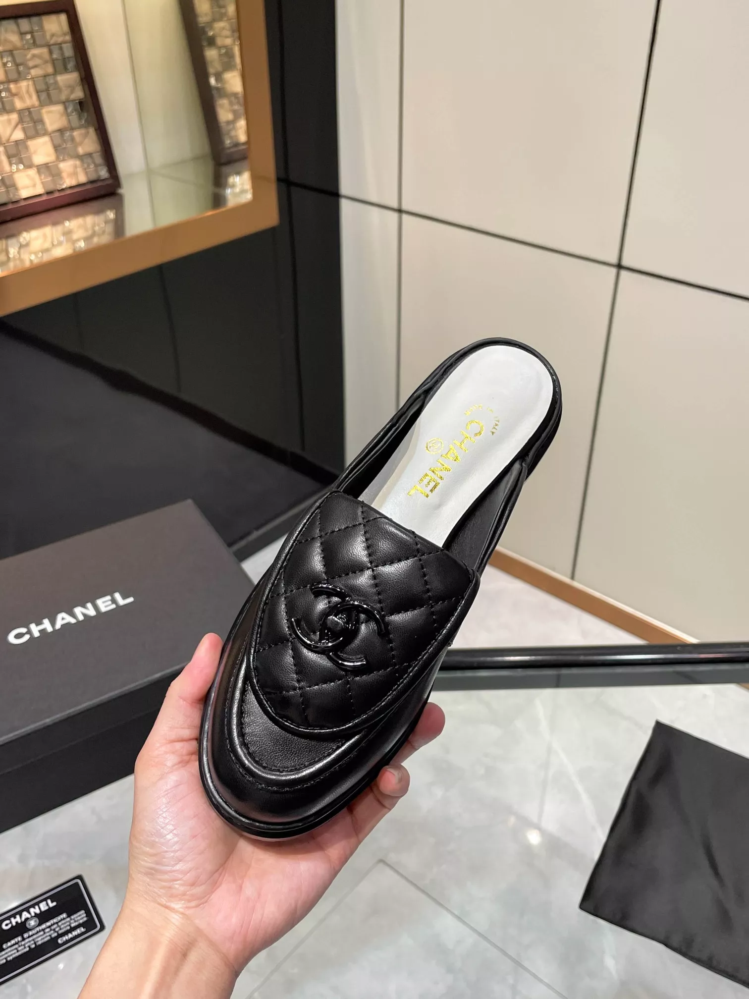 WellDesigned 1880 Chanel Slippers For Women
