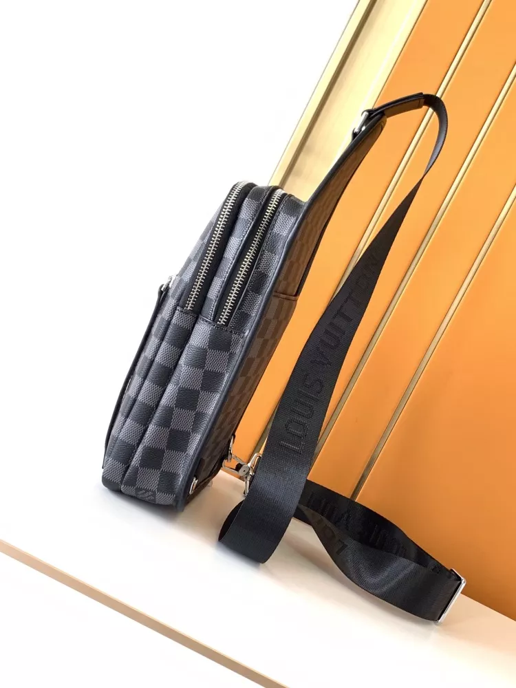 WellDesigned 1889 Louis Vuitton AAA Man Messenger Bags