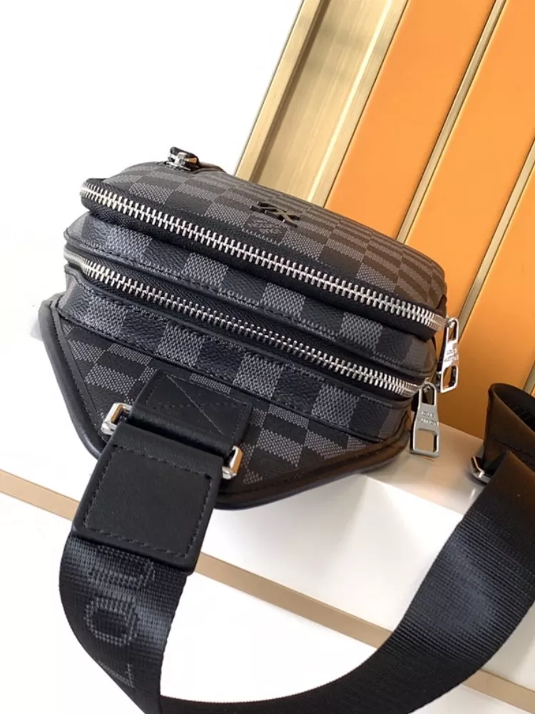WellDesigned 1889 Louis Vuitton AAA Man Messenger Bags