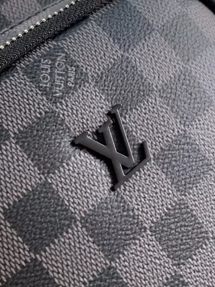 WellDesigned 1889 Louis Vuitton AAA Man Messenger Bags