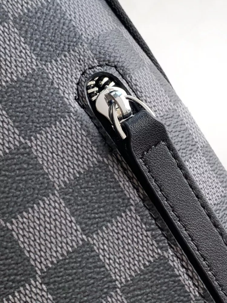 WellDesigned 1889 Louis Vuitton AAA Man Messenger Bags