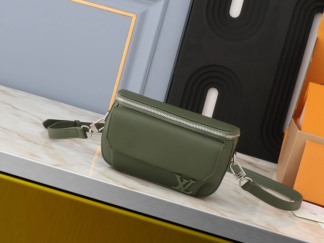 WellDesigned 1900 Louis Vuitton AAA Quality Messenger Bags For Unisex