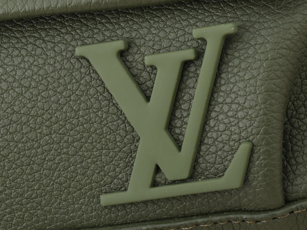 WellDesigned 1900 Louis Vuitton AAA Quality Messenger Bags For Unisex