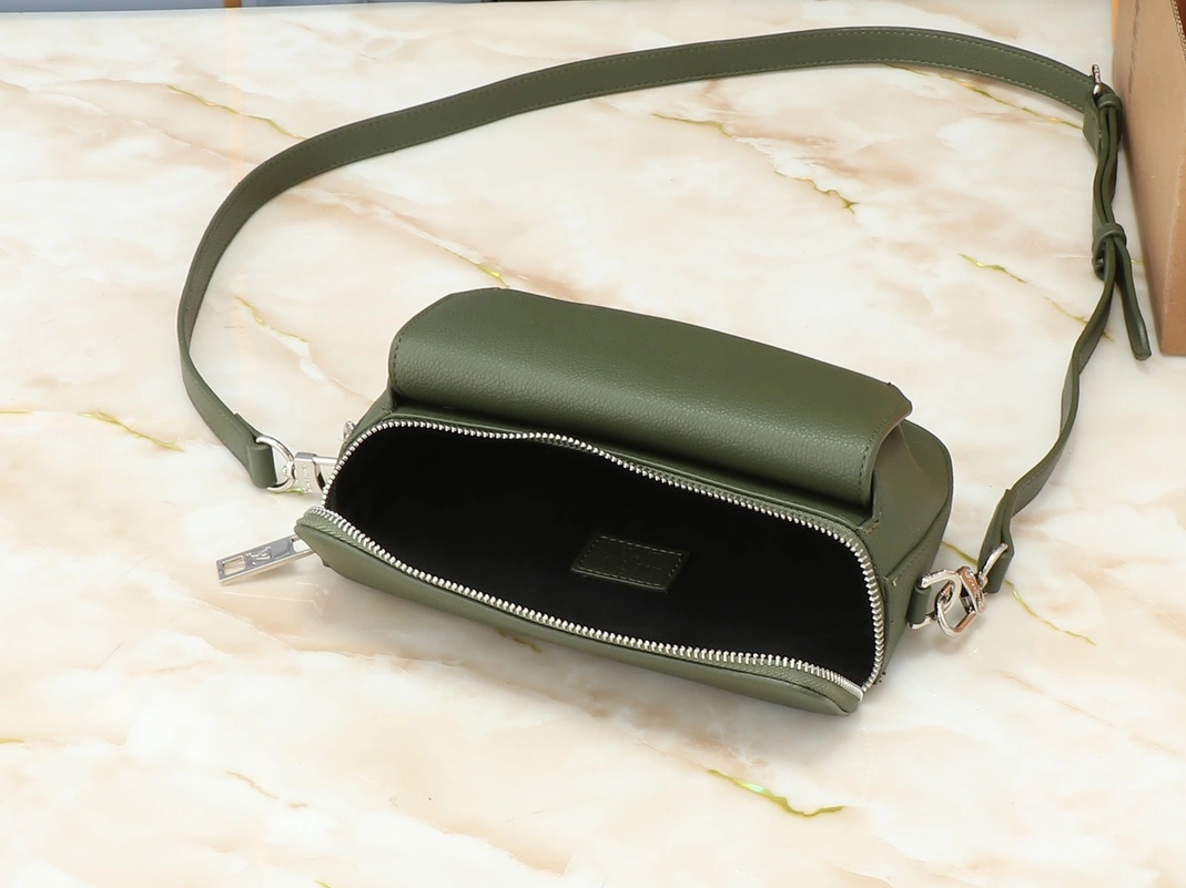 WellDesigned 1900 Louis Vuitton AAA Quality Messenger Bags For Unisex