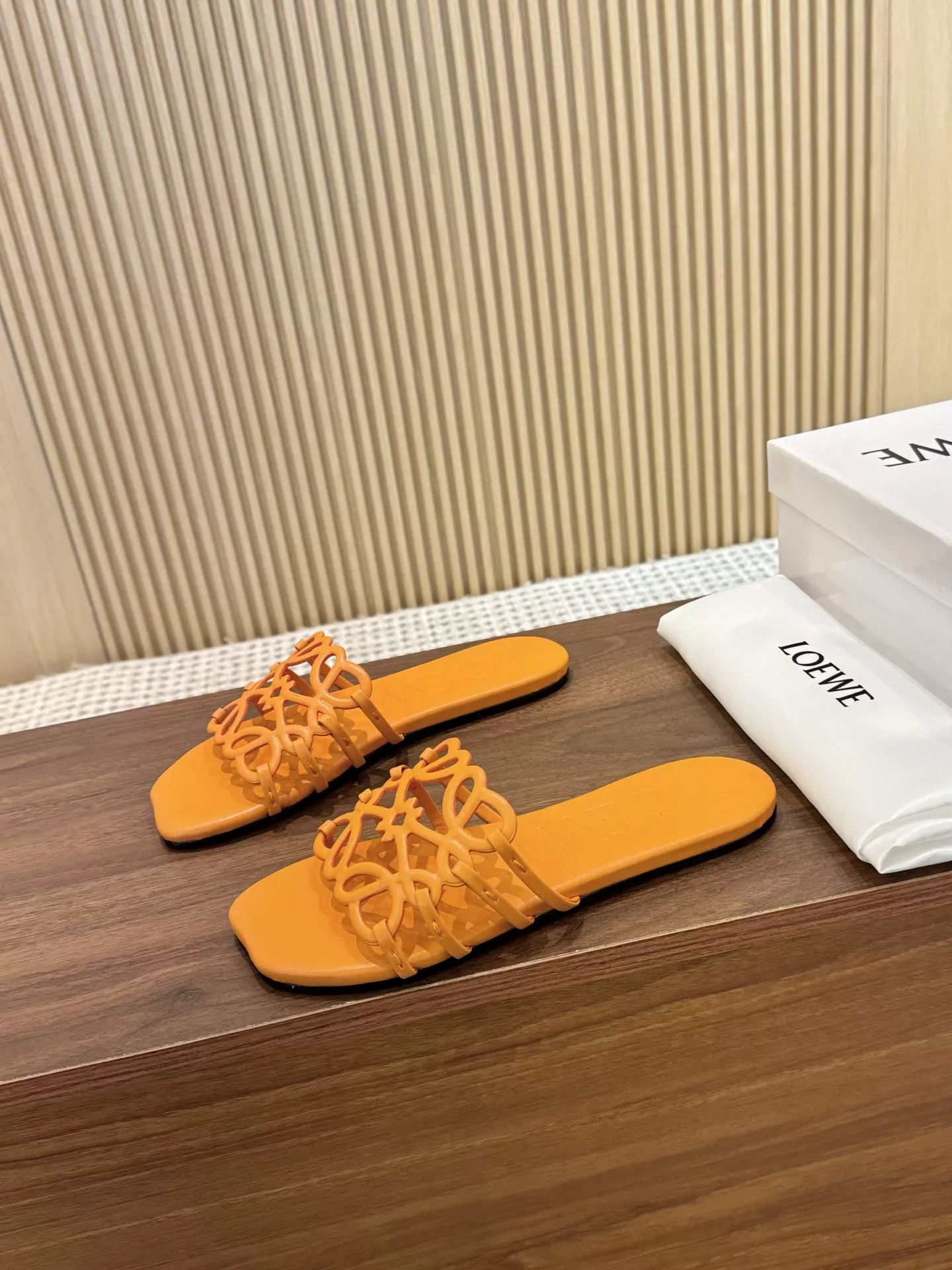 WellDesigned 1939 LOEWE Slippers For Women