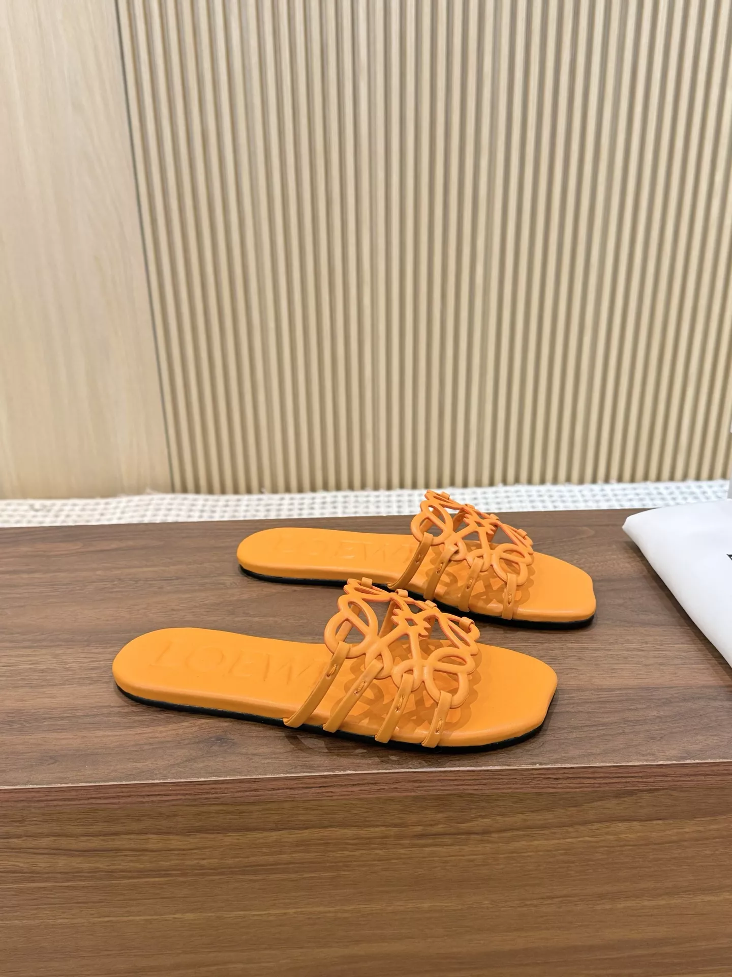 WellDesigned 1939 LOEWE Slippers For Women