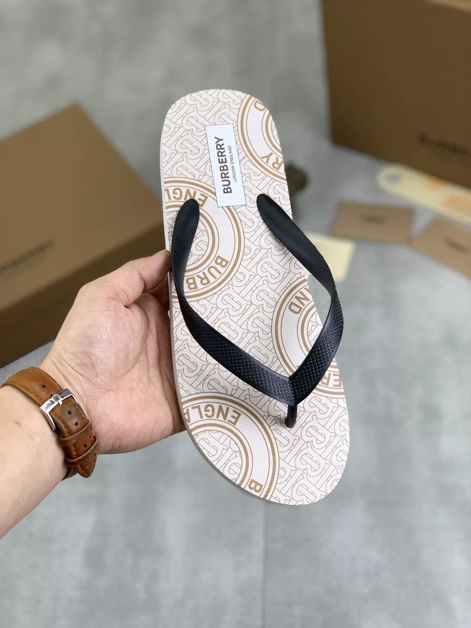 WellDesigned 2038 Burberry Slippers For Women