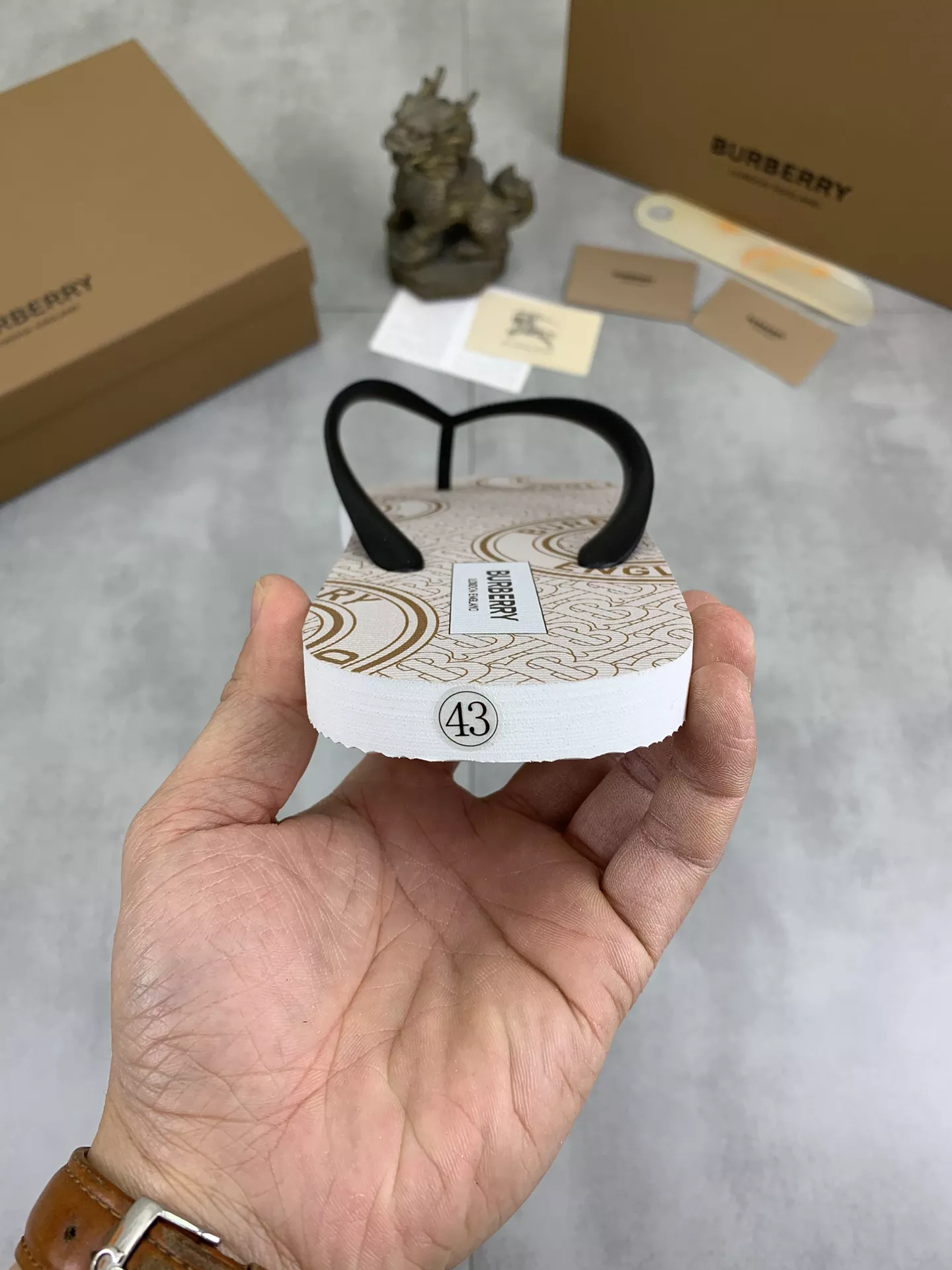 WellDesigned 2038 Burberry Slippers For Women