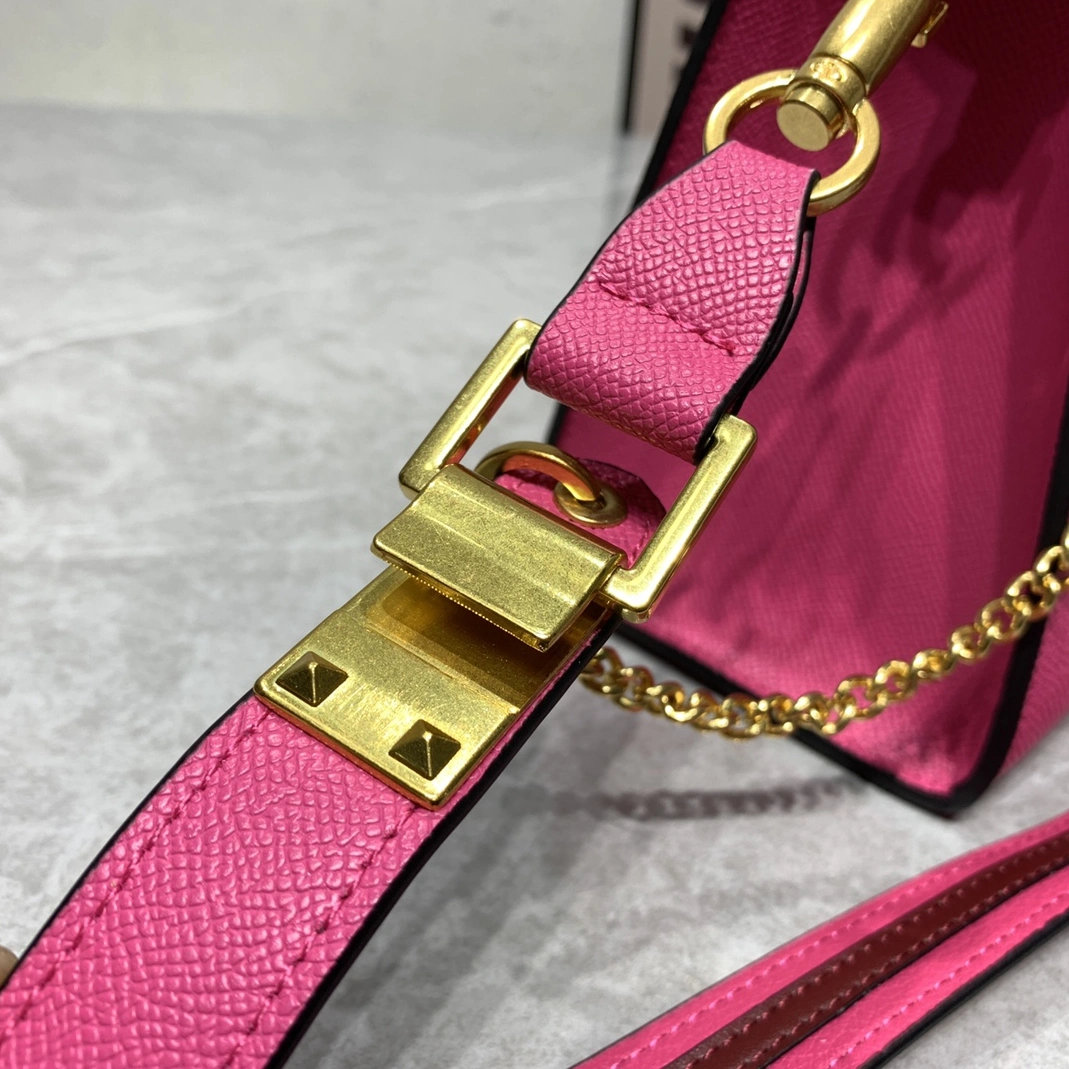 WellDesigned 2079 Valentino AAA Quality Handbags For Women