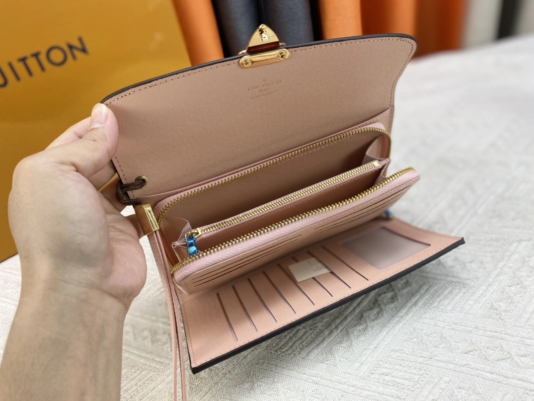WellDesigned 213 Louis Vuitton AAA Quality Wallets For Women
