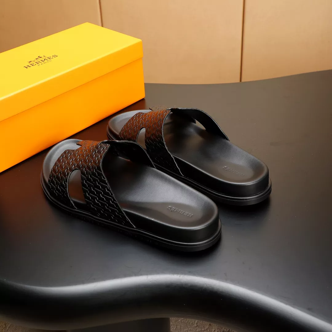 WellDesigned 2496 Hermes Slippers For Men